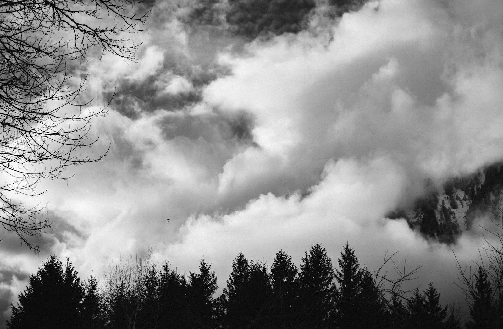 nuages chamonix noir et blanc photographie